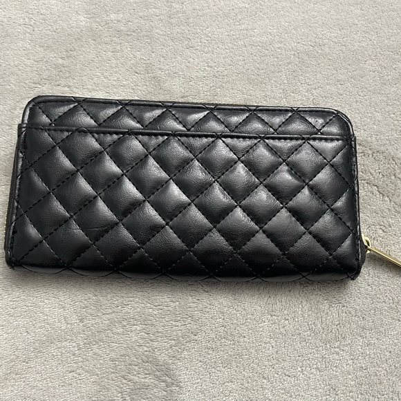 💜Olivia & Joy New York Black Quilted Faux Leather Zip Around Clutch Wallet - Picture 2 of 5